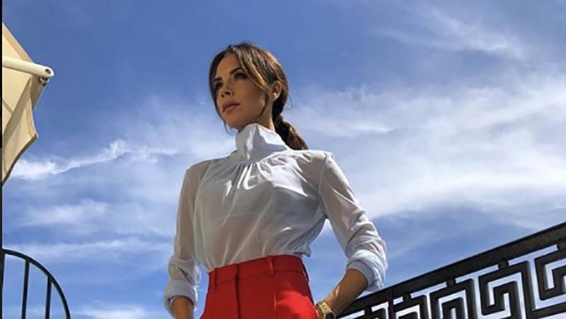 Вікторія Бекхем показала стрункі ноги в пакеті свого бренду: фото Вікторія Бекхем показала стрункі ноги в пакеті свого бренду: фото