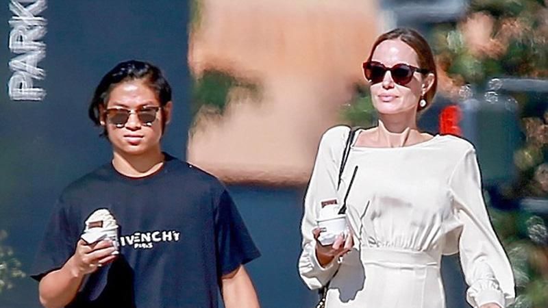 Анджелина Джоли в элегантном платье засветилась на улицах Лос-Анджелеса: фото Анджелина Джоли в элегантном платье засветилась на улицах Лос-Анджелеса: фото