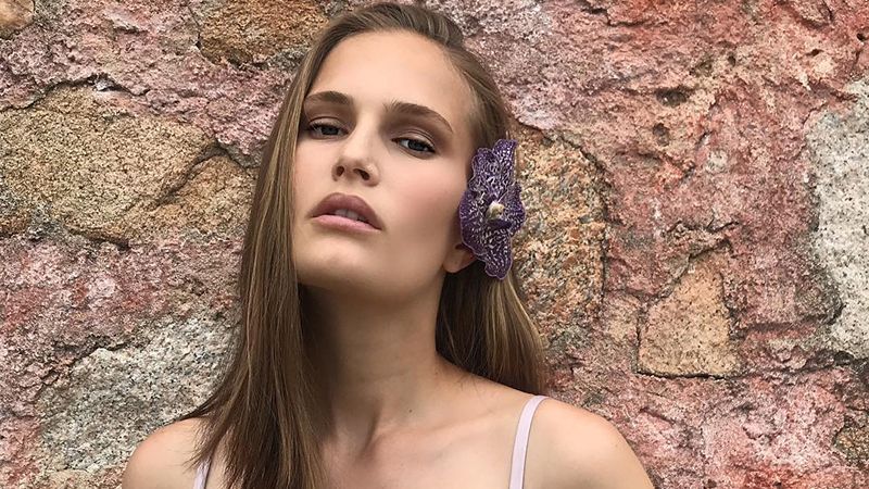 Макіяж від супермоделі: Алла Костромічова показала, як зробити натуральний мейк-ап Макіяж від супермоделі: Алла Костромічова показала, як зробити натуральний мейк-ап