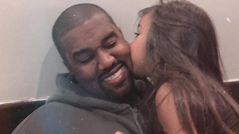 Канье Уэст растрогал сеть милым снимком с дочерью: фото Канье Уэст растрогал сеть милым снимком с дочерью: фото