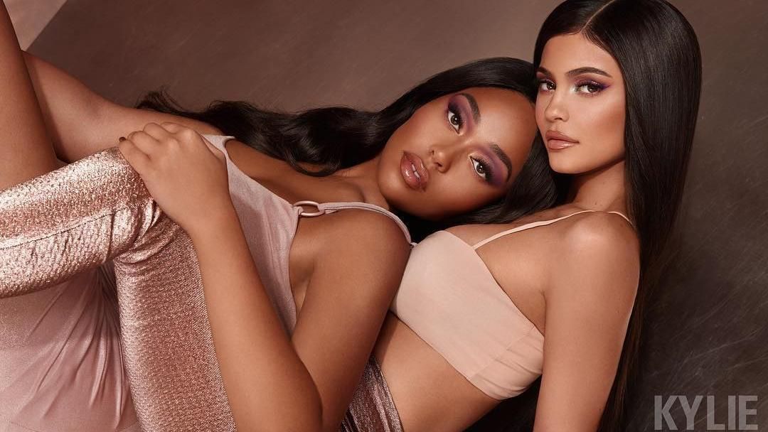 Кайлі Дженнер постала в розкішній фотосесії для реклами косметики Кайлі Дженнер постала в розкішній фотосесії для реклами косметики