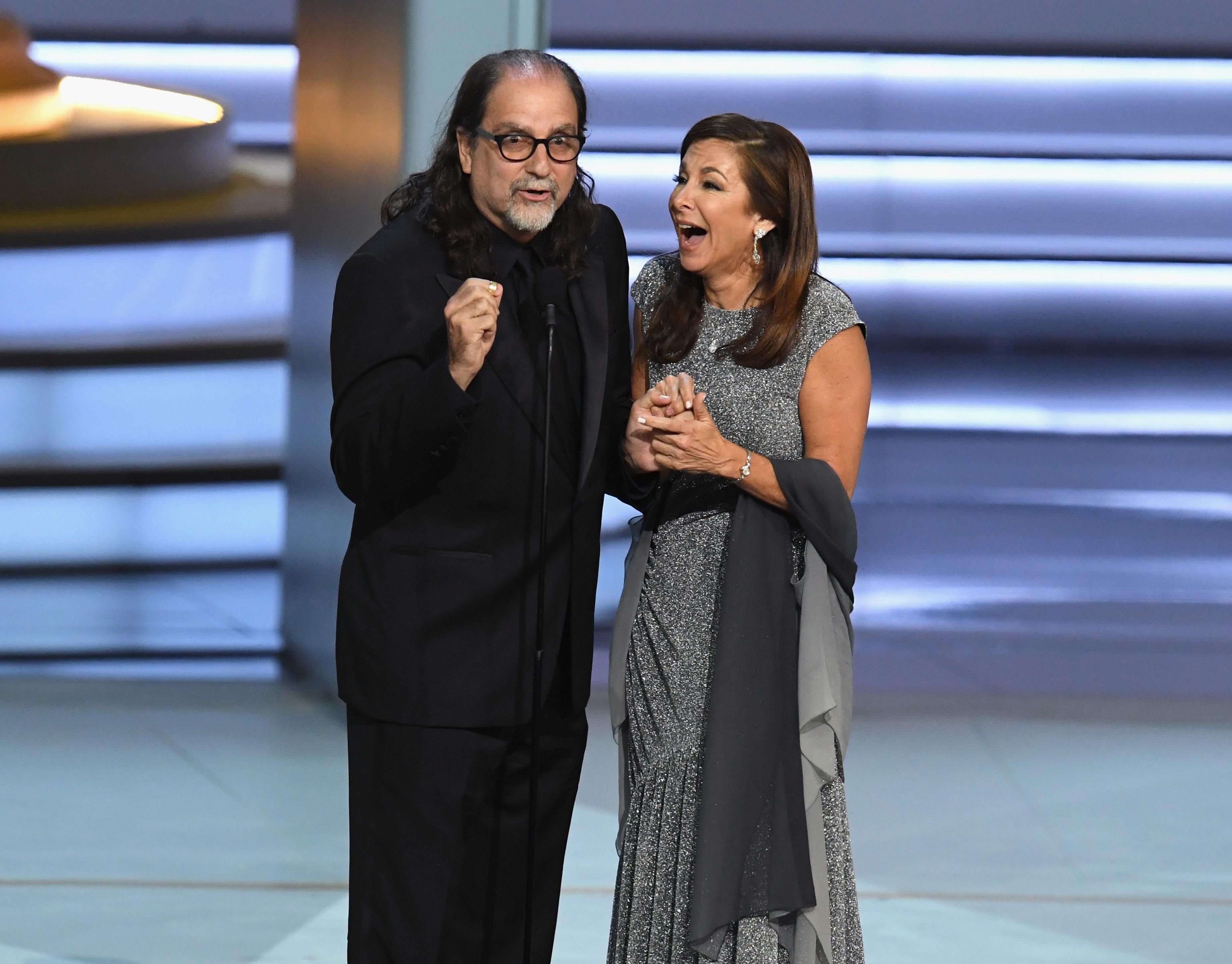 Відомий режисер освідчився своїй коханій на премії "Еммі": зворушливі фото Відомий режисер освідчився своїй коханій на премії "Еммі": зворушливі фото