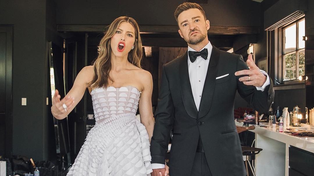 Чарівні і безпосередні: Джастін Тімберлейк з дружиною кумедно фотографувались перед "Еммі" Чарівні і безпосередні: Джастін Тімберлейк з дружиною кумедно фотографувались перед "Еммі"