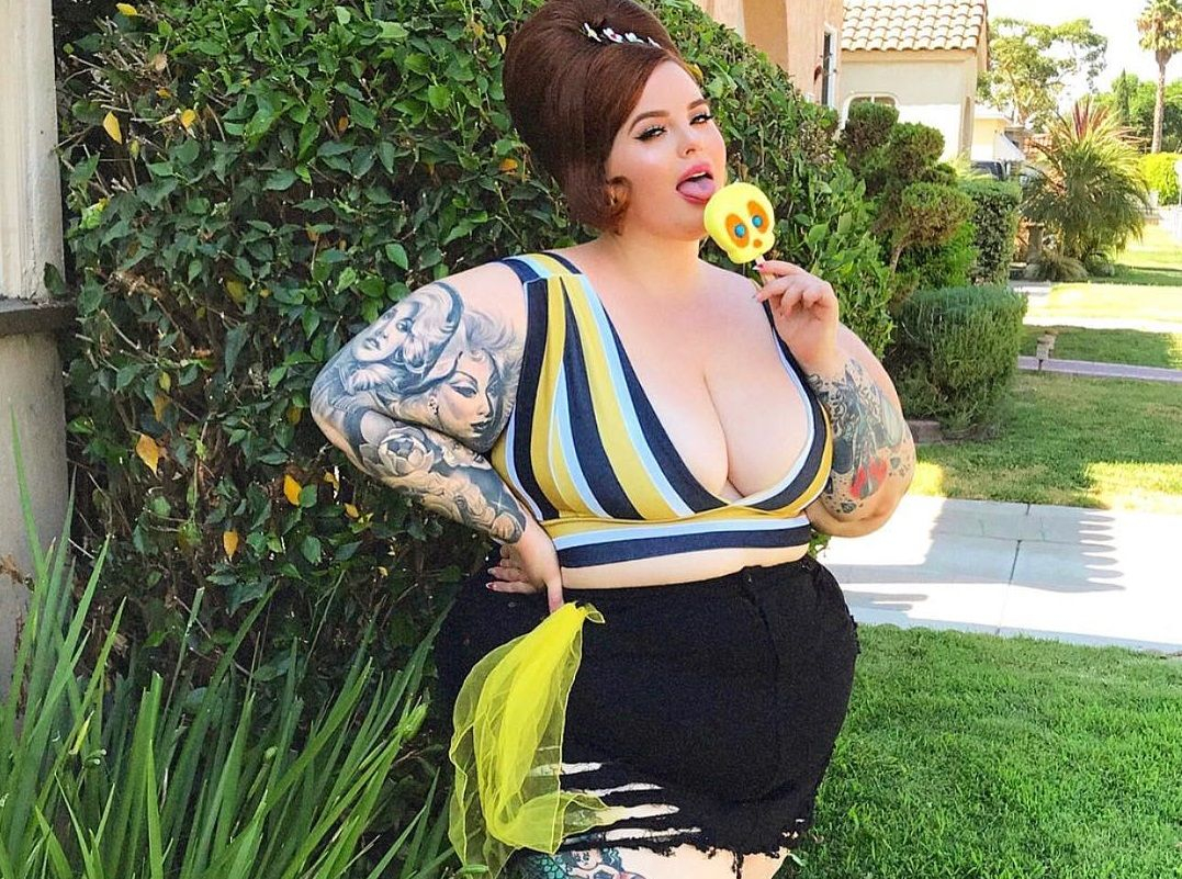 150-килограммовая модель Тесс Холлидэй показала шикарное тело в нижнем белье: фото