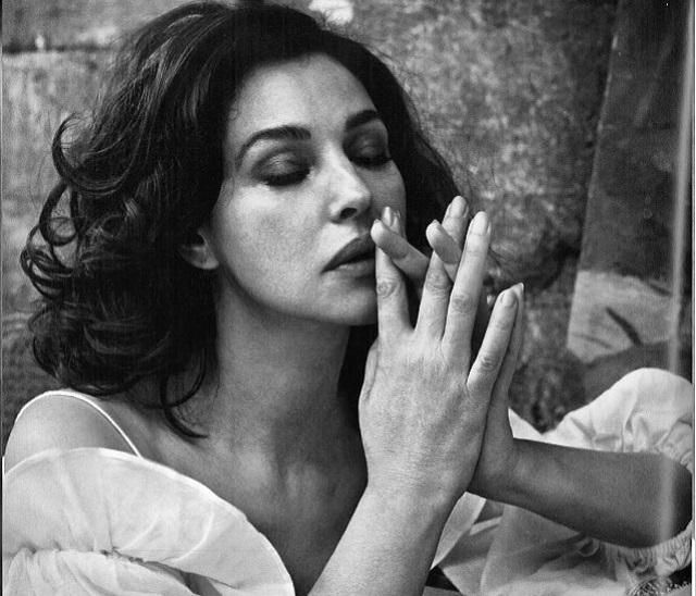 Сексуальна Моніка Беллуччі знялася у чуттєвій фотосесії для глянцю: фото Сексуальна Моніка Беллуччі знялася у чуттєвій фотосесії для глянцю: фото