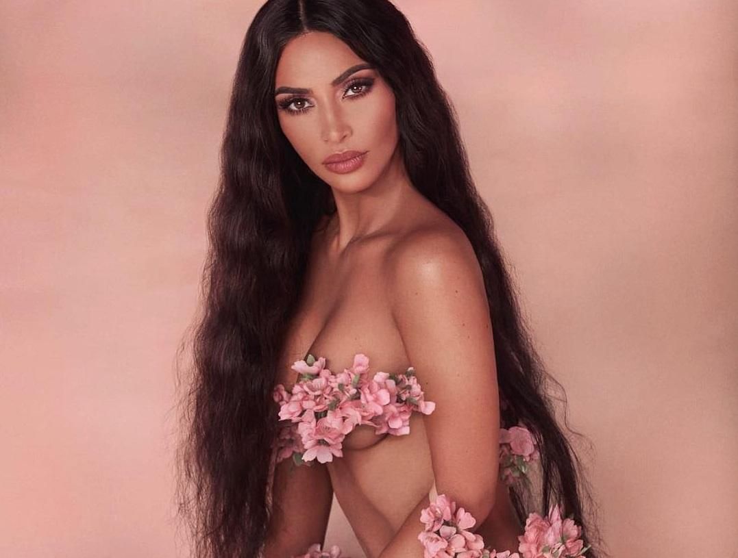 Каблуки и яркий макияж: как выглядела Ким Кардашян в школе Каблуки и яркий макияж: как выглядела Ким Кардашян в школе