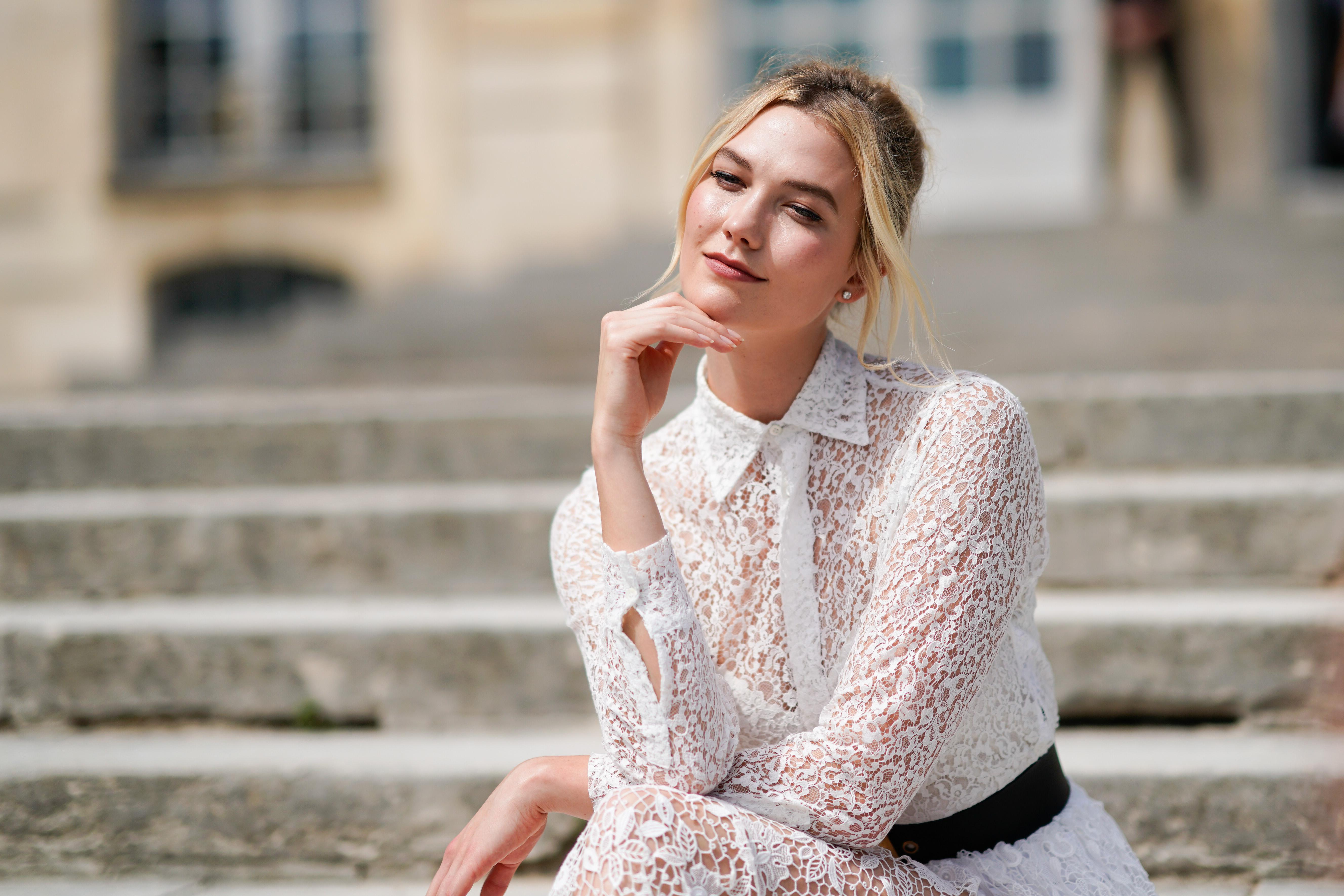 Как помолвленная Карли Клосс вдохновляется свадебным образом Меган Макрл