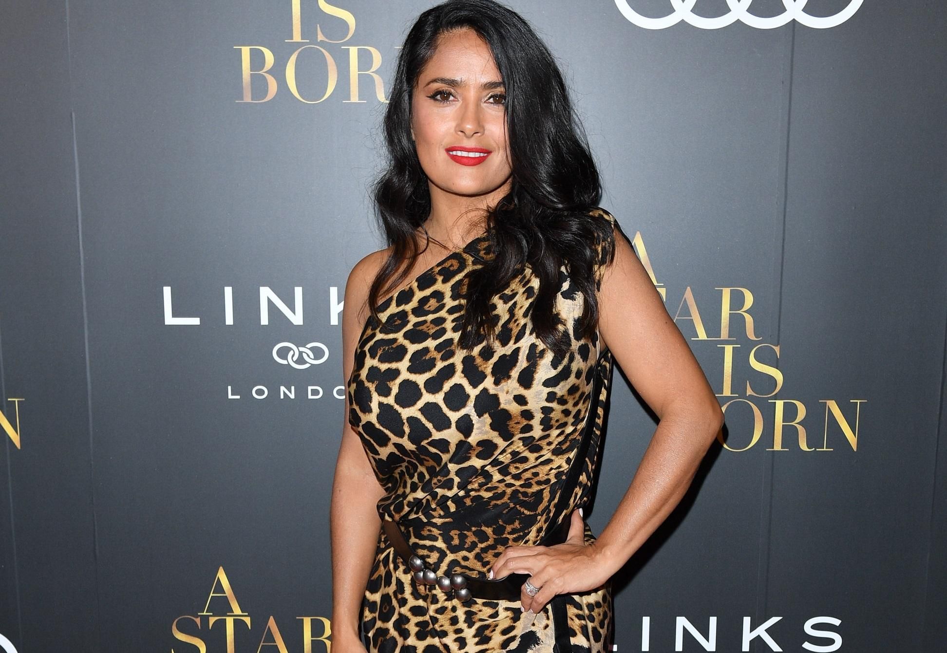 Сальма Хайєк показала зворушливе фото з чоловіком і дітьми Сальма Хайєк показала зворушливе фото з чоловіком і дітьми