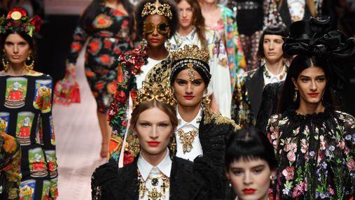 Моника Беллуччи, мама Илона Маска, Китти Спенсер, Карла Бруни: как прошел показ Dolce & Gabbana