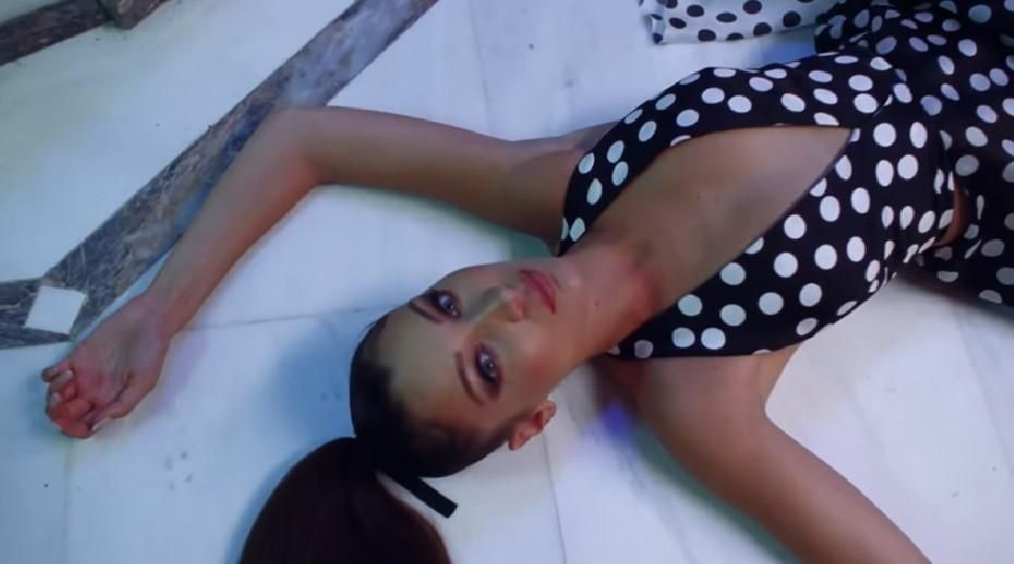 Вечеря з Хадід: сім’я знаменитих моделей знялась у "божевільному" відеоролику для Vogue Вечеря з Хадід: сім’я знаменитих моделей знялась у "божевільному" відеоролику для Vogue