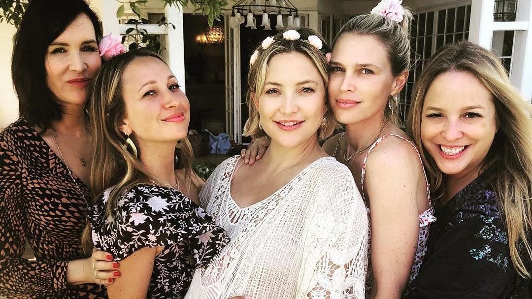 Беременная Кейт Хадсон устроила предродовую вечеринку с подругами