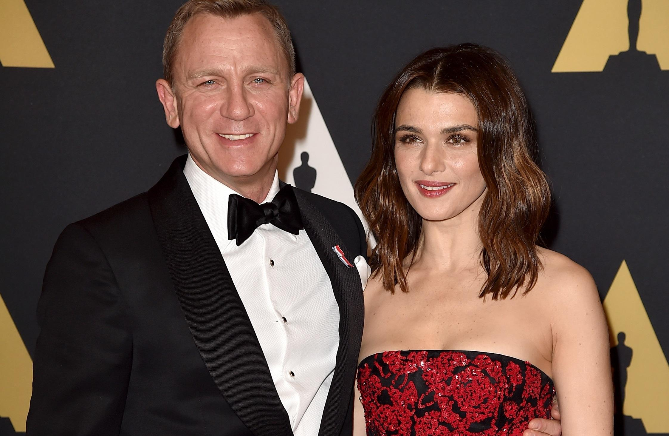 48-летняя Рэйчел Вайс и 50-летний Дэниэл Крейг впервые появились с новорожденным ребенком: фото