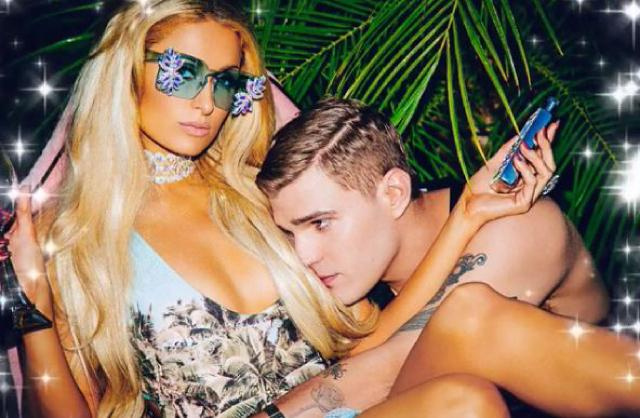 Пэрис Хилтон станцевала в розовом купальнике в образе Барби: пикантное видео