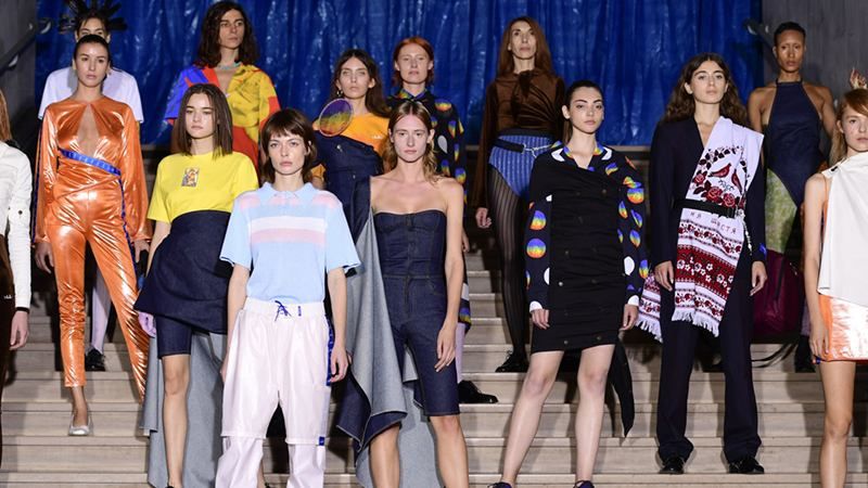 Украинский дизайнер показал в Париже коллекцию с вышивками и рушниками: фото Украинский дизайнер показал в Париже коллекцию с вышивками и рушниками: фото