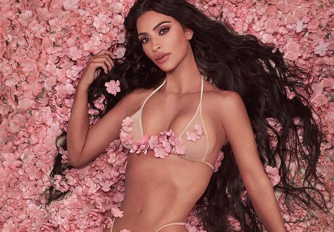 Ким Кардашян в бикини ошеломила сеть вульгарным фото: 18+