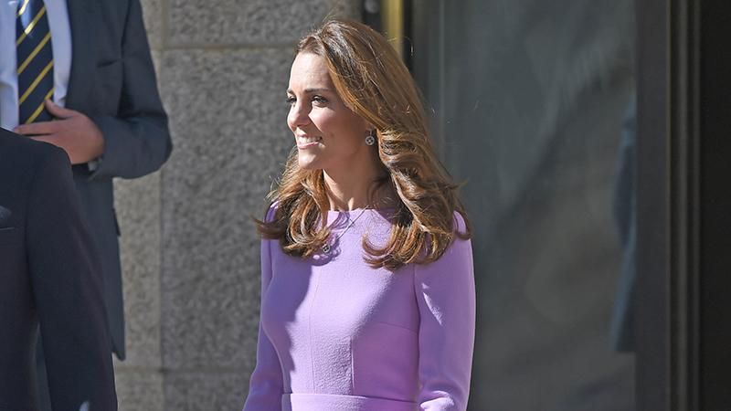 Кейт Миддлтон вышла на публику в прошлогоднем платье: сравнение образов Кейт Миддлтон вышла на публику в прошлогоднем платье: сравнение образов