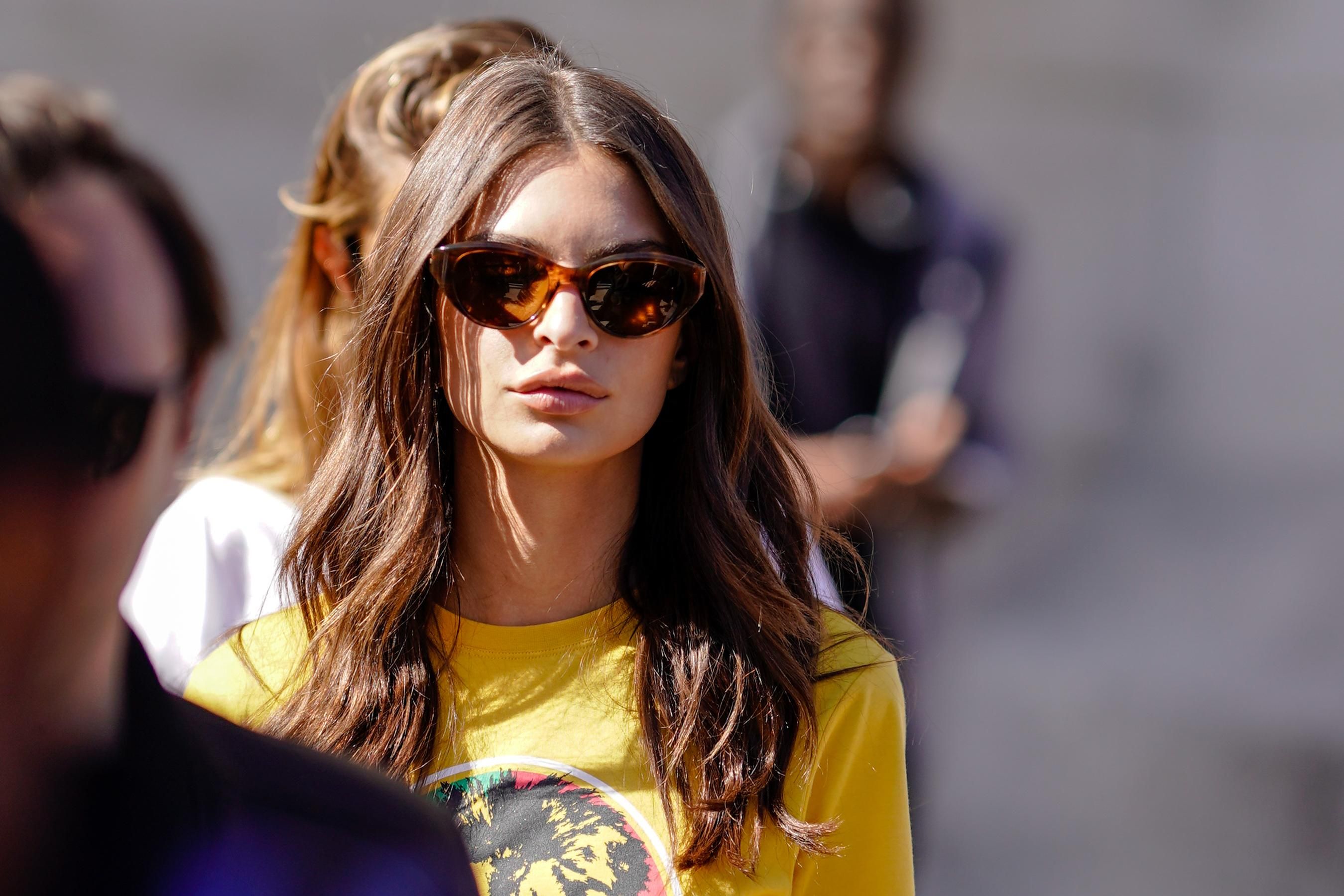 Эмили Ратаковски показала первое фото после ареста в обольстительном образе Эмили Ратаковски показала первое фото после ареста в обольстительном образе