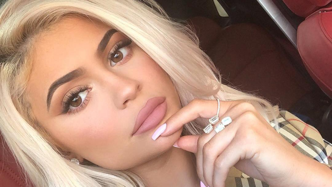 Не удержалась: Кайли Дженнер увеличила губы после отказа от филеров