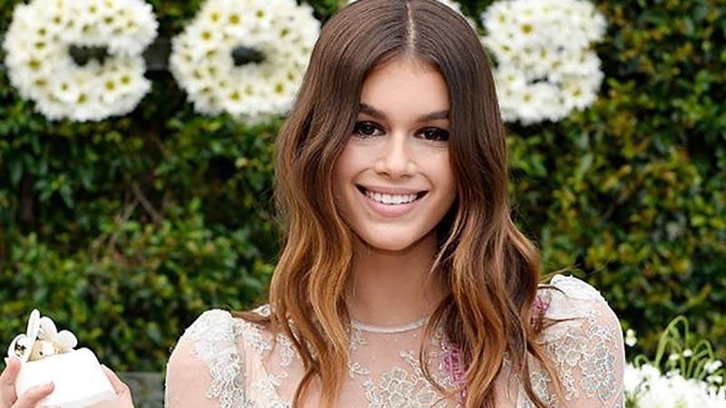 Кайя Гербер сделала первую татуировку: какую надпись выбрала модель Кайя Гербер сделала первую татуировку: какую надпись выбрала модель