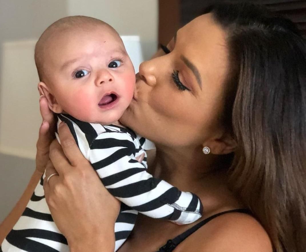 Єва Лонгорія зворушила мережу спільним знімком з сином Єва Лонгорія зворушила мережу спільним знімком з сином