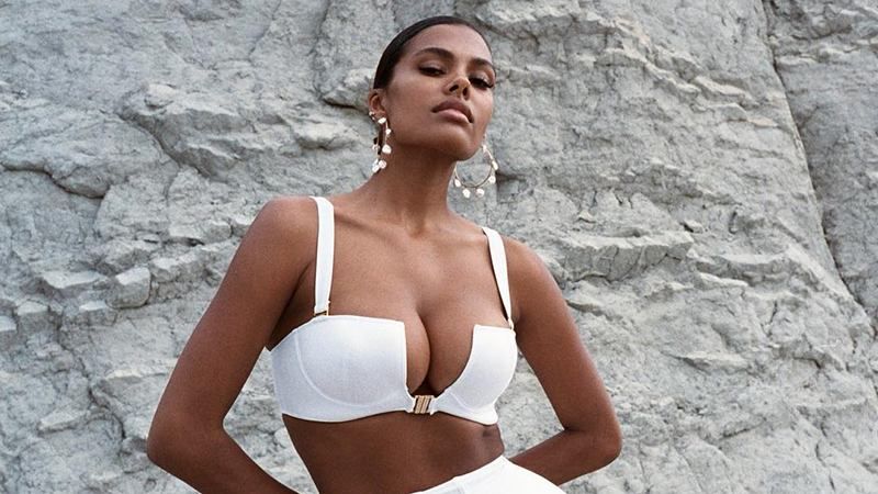 Модель Тина Кунаки заинтриговала обнаженным фото Модель Тина Кунаки заинтриговала обнаженным фото