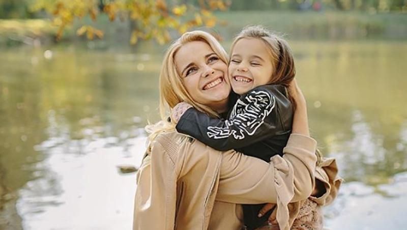 Лилия Ребрик поразила сеть осенними снимками с дочками Лилия Ребрик поразила сеть осенними снимками с дочками