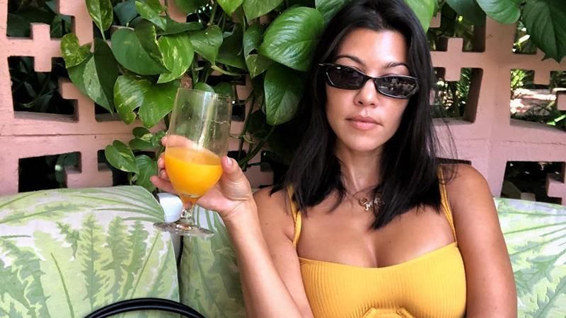 Кортні Кардашян показала підтягнуту фігуру у крихітному бікіні: фото Кортні Кардашян показала підтягнуту фігуру у крихітному бікіні: фото