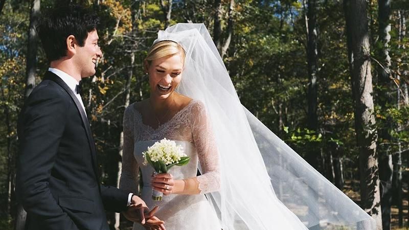 Модель Карли Клосс вышла замуж за родственника Дональда Трампа: первые фото Модель Карли Клосс вышла замуж за родственника Дональда Трампа: первые фото