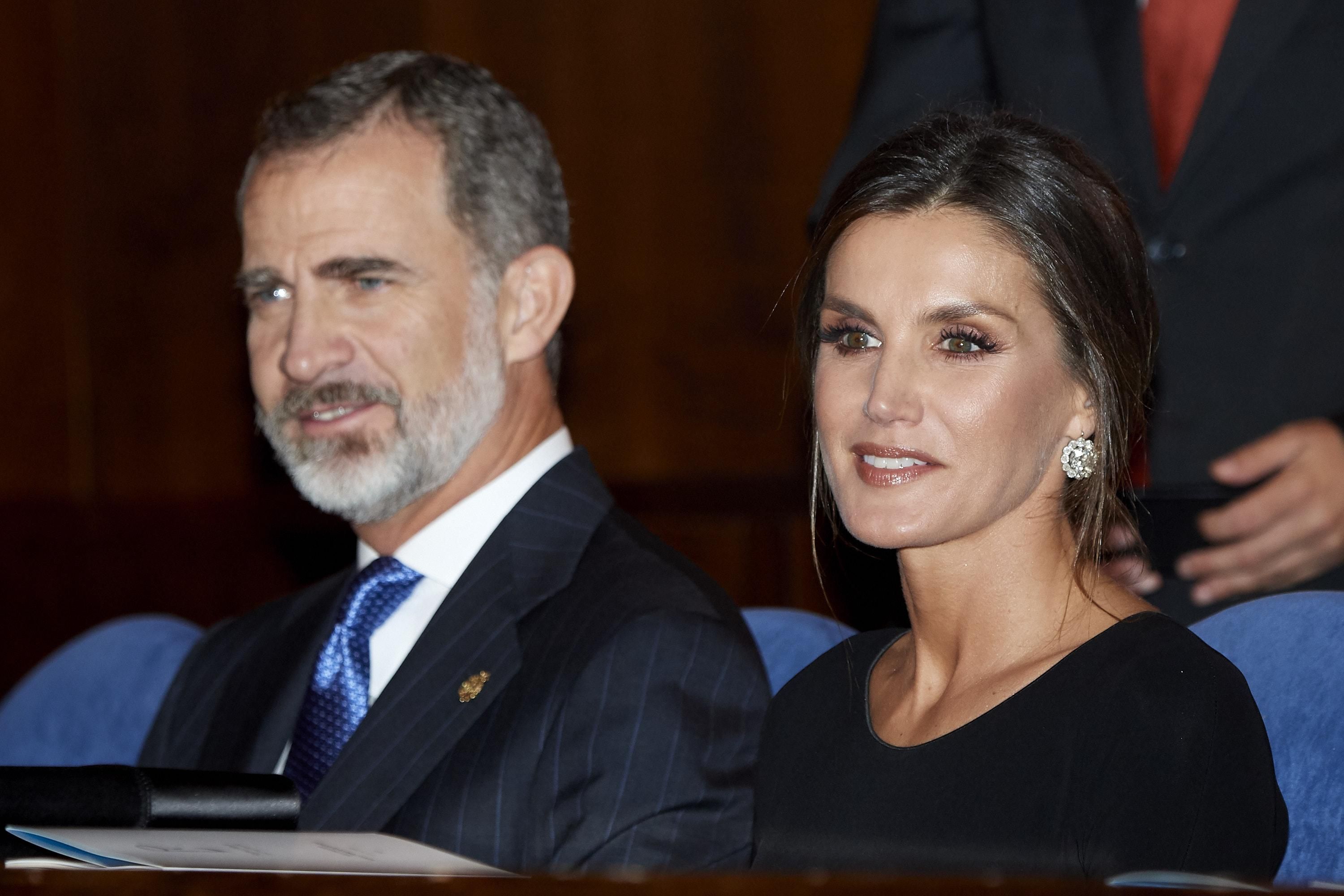 Бриллианты и черное платье: королева Испании потрясла выходом на светском мероприятии: фото