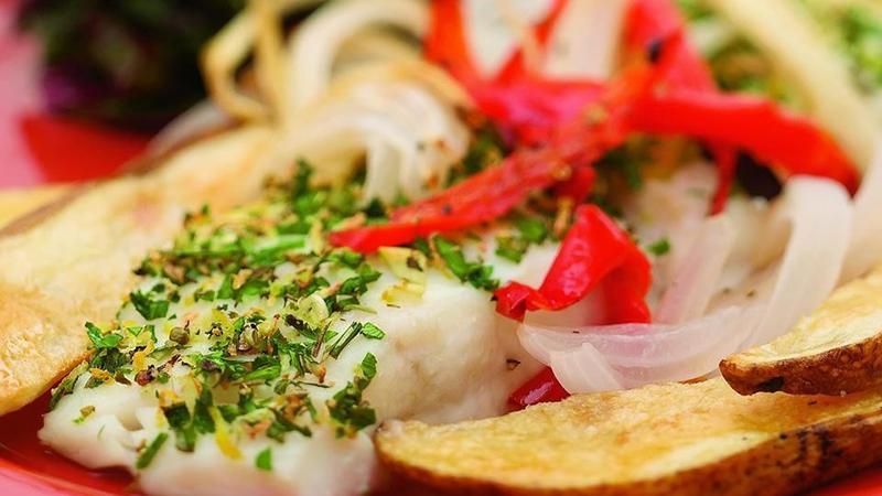 Запеченная рыба с овощами: рецепт блюда в духовке