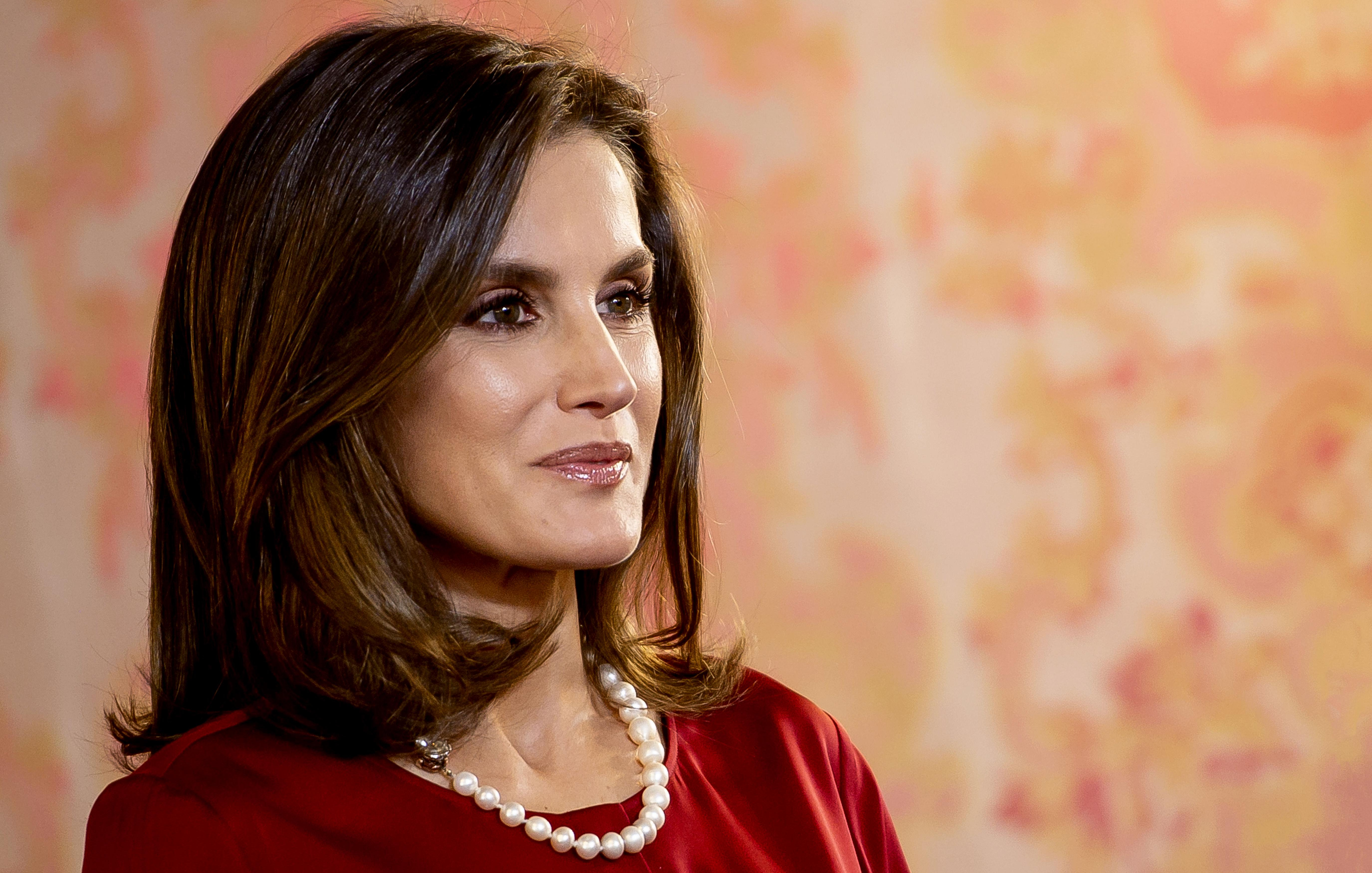 Королева выбирает красный: Летиция с мужем-королем на торжественном приеме