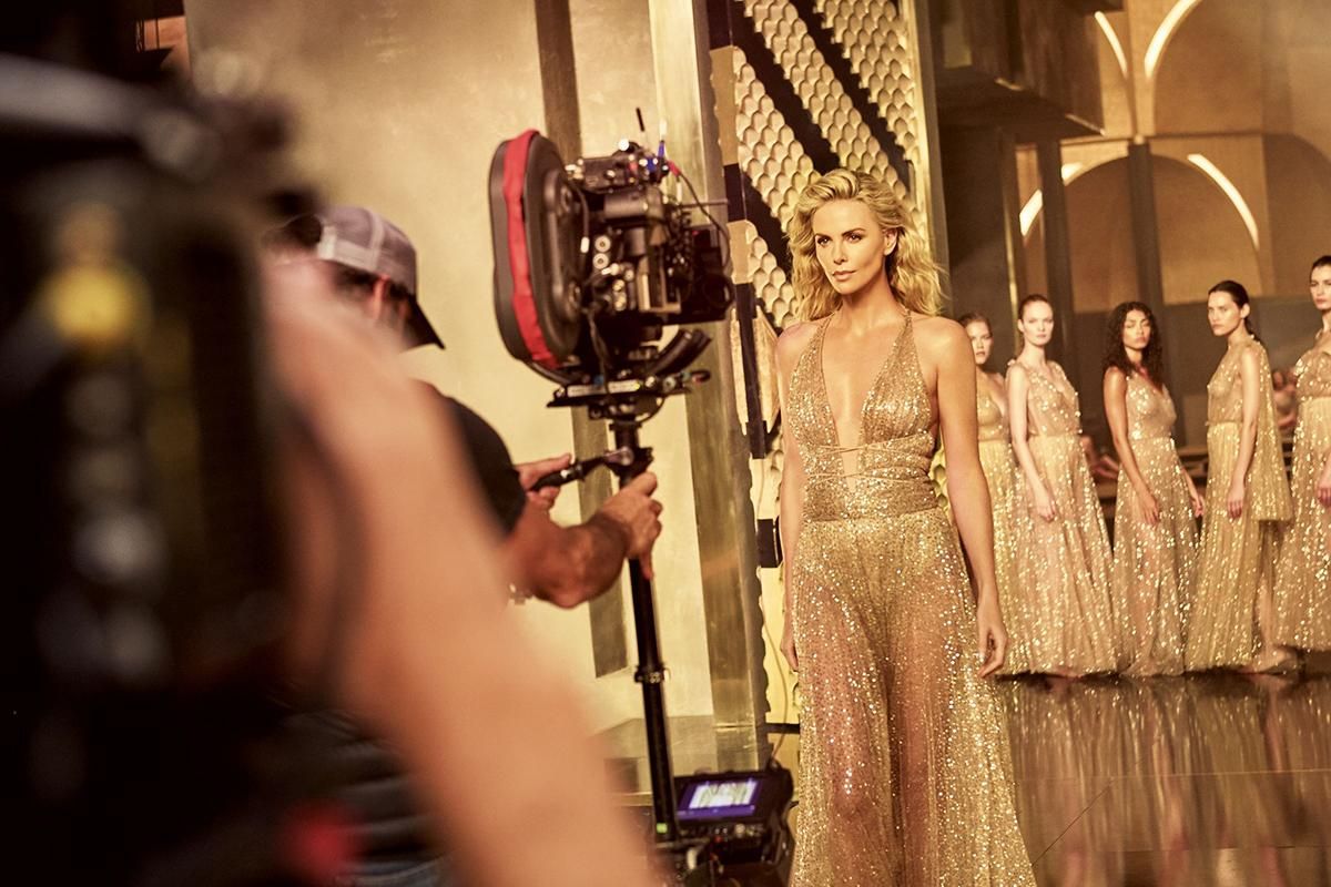 Красота – это принятие себя: Шарлиз Терон снялась в фильме Dior Красота – это принятие себя: Шарлиз Терон снялась в фильме Dior