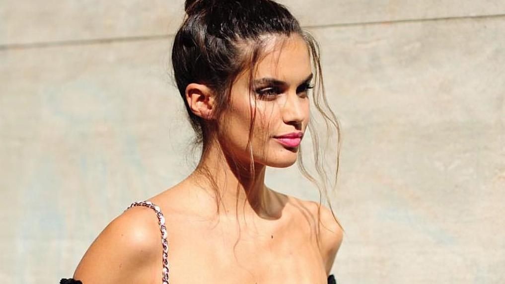 "Ангел" Victoria's Secret шокувала перевтіленням напередодні Хелловіну "Ангел" Victoria's Secret шокувала перевтіленням напередодні Хелловіну