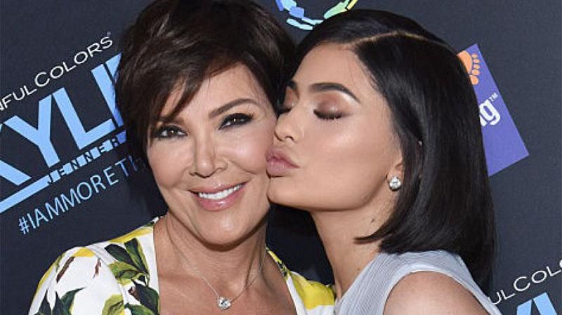 Миллионерша Кайли Дженнер сделала очень щедрый подарок своей матери: неожиданные детали Миллионерша Кайли Дженнер сделала очень щедрый подарок своей матери: неожиданные детали