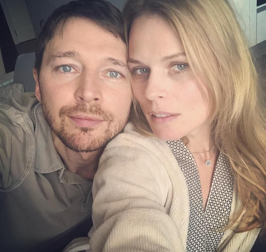 Розписалися о 10 ранку і пішли снідати: як пройшло весілля Олі Фреймут і Володимира Локотка Розписалися о 10 ранку і пішли снідати: як пройшло весілля Олі Фреймут і Володимира Локотка