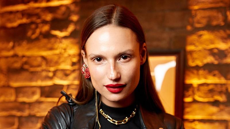 Украинская модель Кейт Андервуд снялась в рекламе парфюма вместе с Шарлиз Терон: фото, видео Украинская модель Кейт Андервуд снялась в рекламе парфюма вместе с Шарлиз Терон: фото, видео