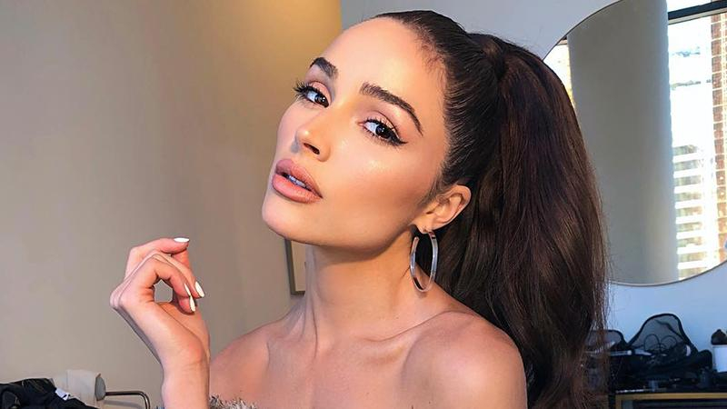 Модель Оливия Калпо снялась в крошечном бикини и со змеей на шее: фото, видео