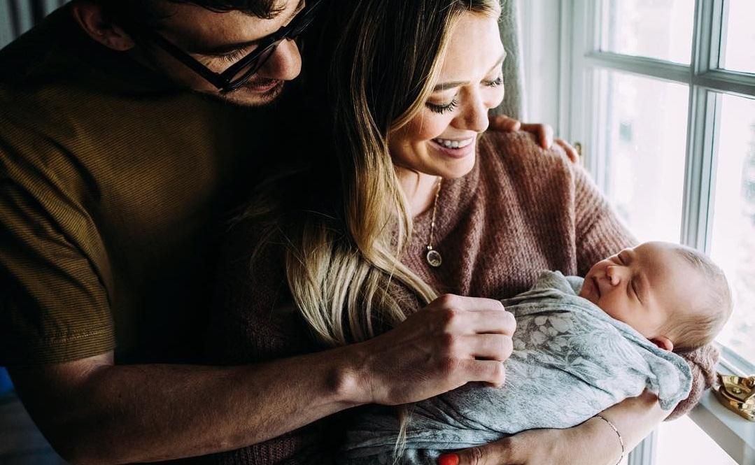 Новоспечена матуся Гіларі Дафф показала новонародженого малюка: фото і відео