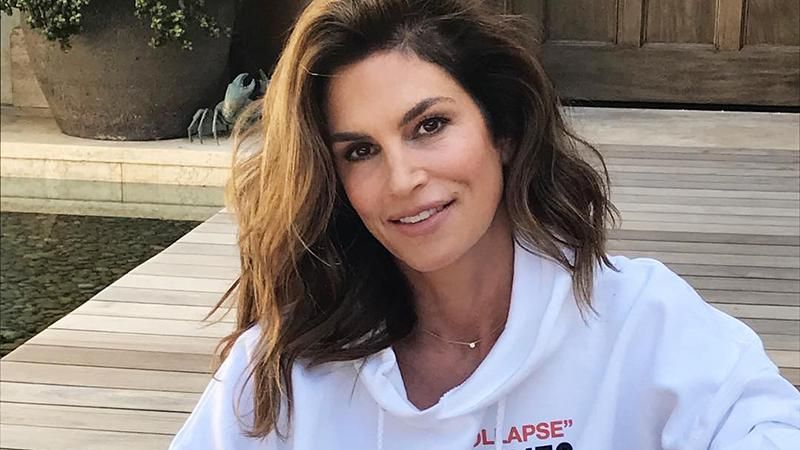 Расслабленная и без макияжа: Синди Кроуфорд показала свой отдых Расслабленная и без макияжа: Синди Кроуфорд показала свой отдых