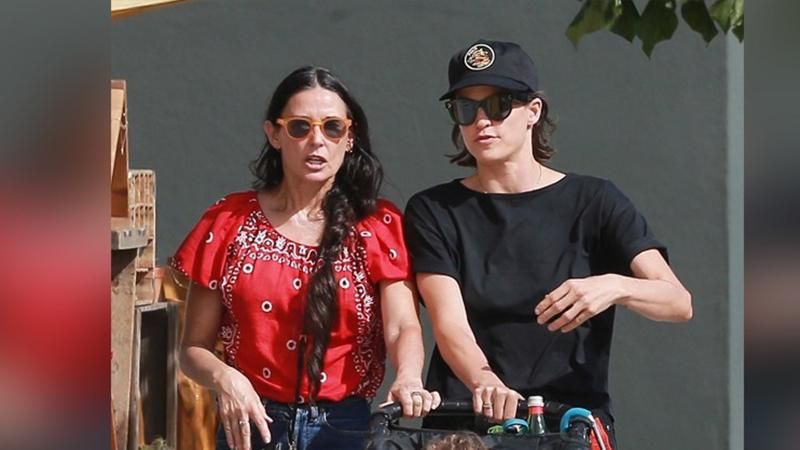 Демі Мур зустрічається з жінкою, – ЗМІ Демі Мур зустрічається з жінкою, – ЗМІ