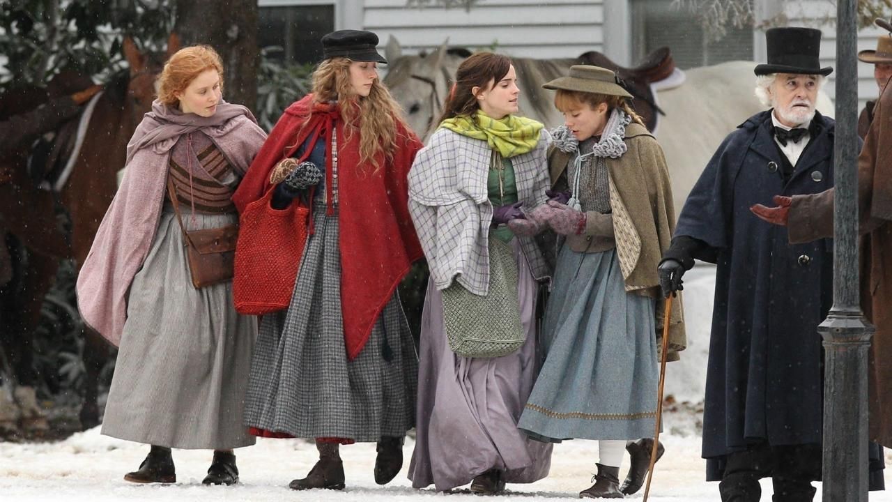 "Маленькие женщины": появились первые фото со съемок фильма с участием Эммы Уотсон "Маленькие женщины": появились первые фото со съемок фильма с участием Эммы Уотсон