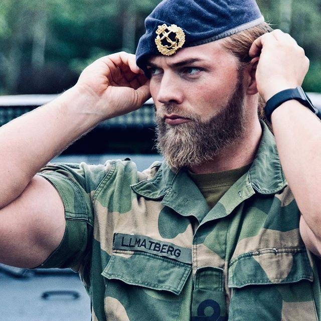 Норвежский викинг стал секс-символом НАТО: соблазнительные фото