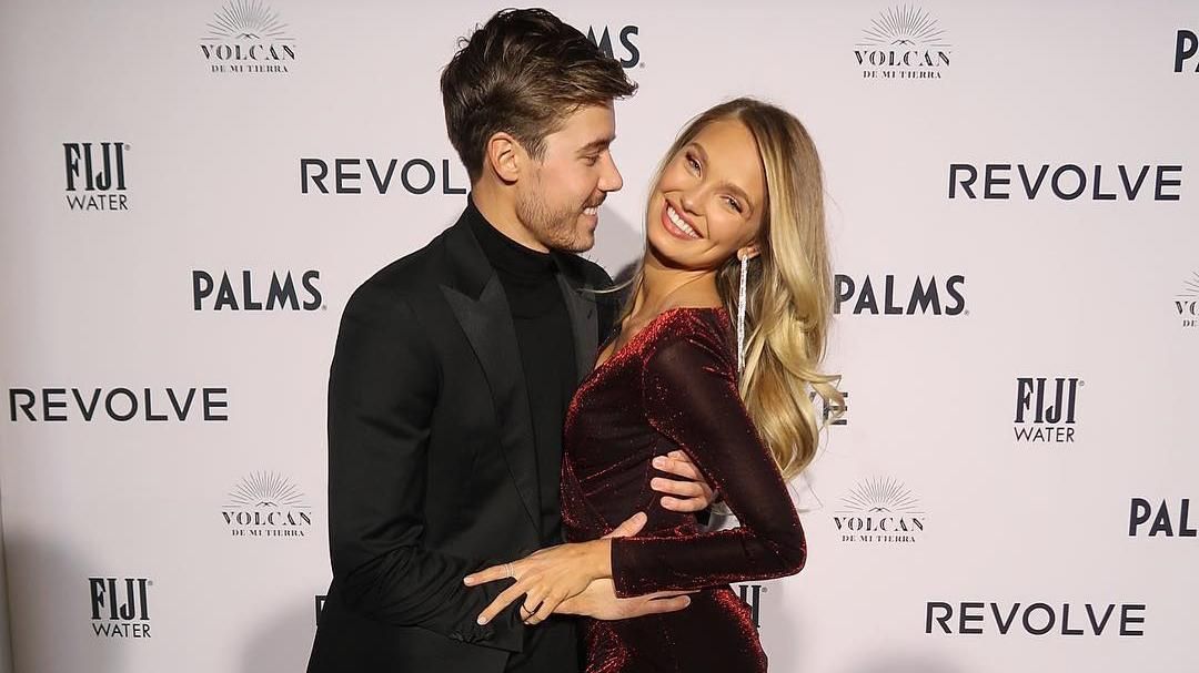 Модели Кендалл Дженнер и Роми Стрейд стали "иконами года": роскошные фото Модели Кендалл Дженнер и Роми Стрейд стали "иконами года": роскошные фото