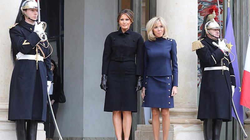 Мелания Трамп оделась не по погоде во Франции: фотофакт Мелания Трамп оделась не по погоде во Франции: фотофакт