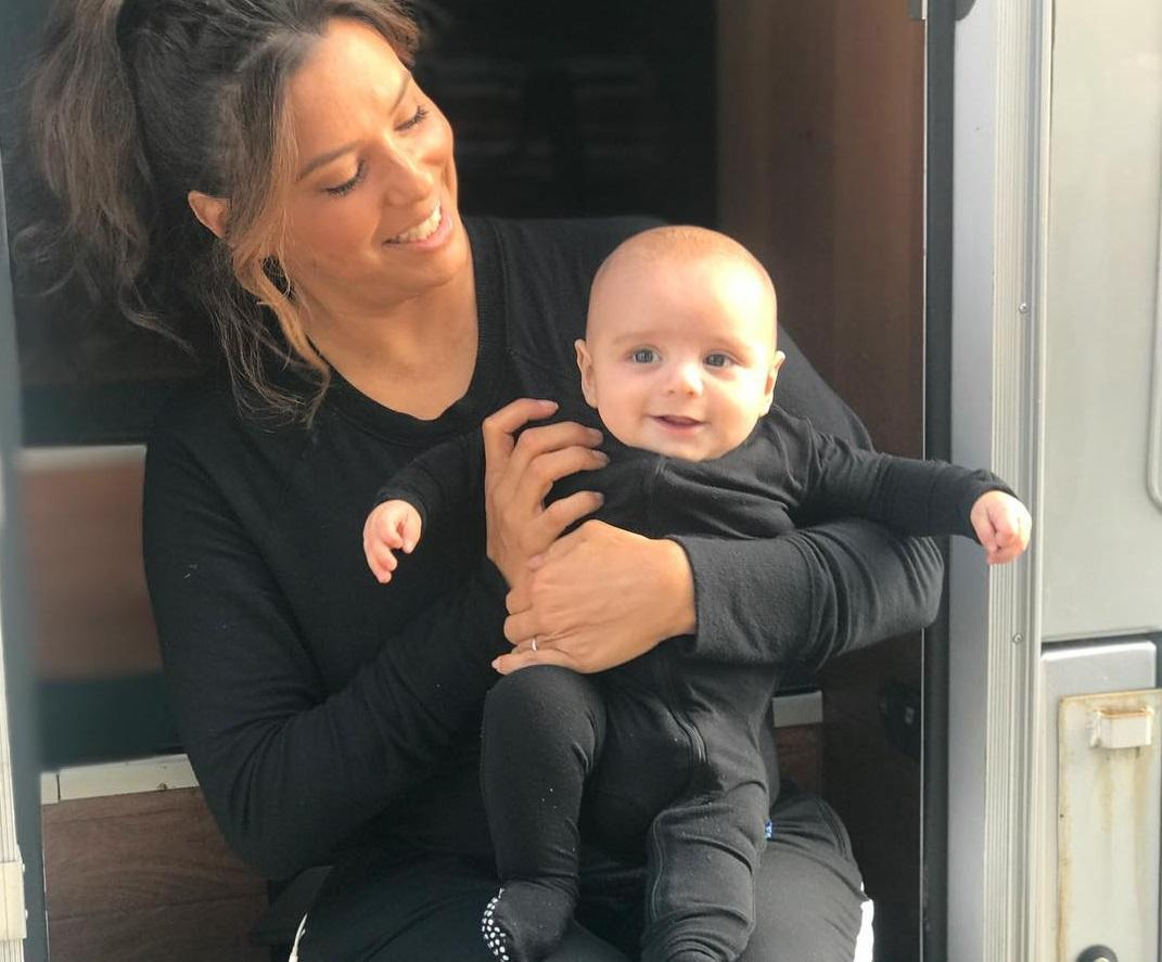 Ева Лонгория очаровала сеть 4-месячным сыном, который заметно подрос: трогательные фото
