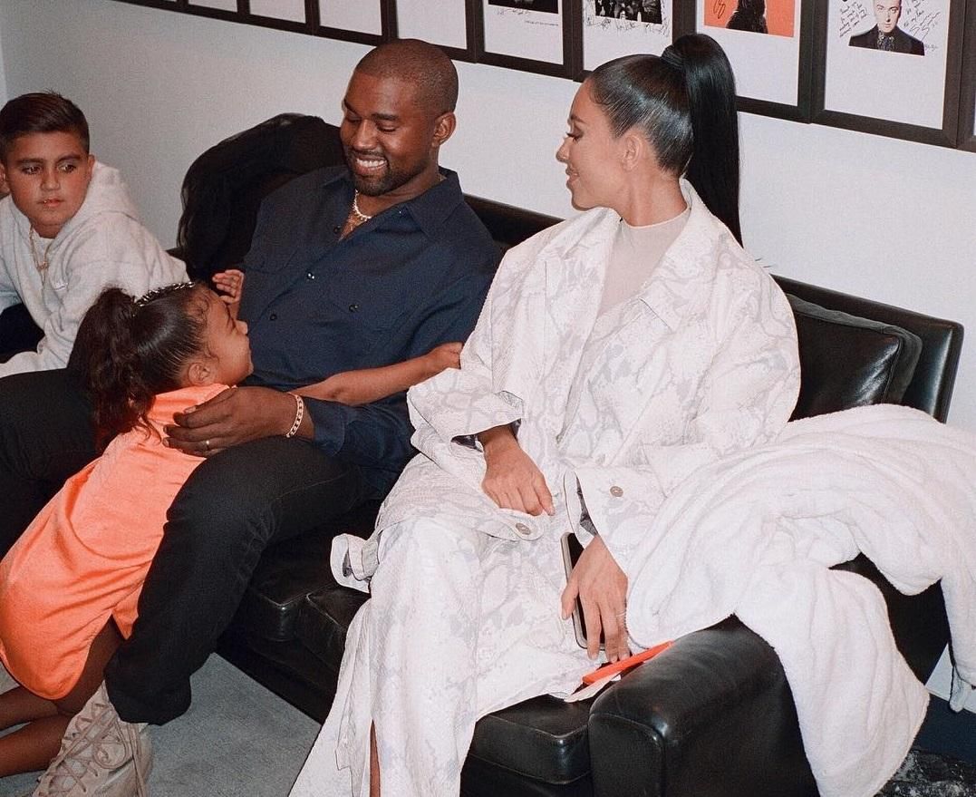 Щасливий татусь: Кім Кардашян розчулила мережу знімком Каньє Веста з дочкою Щасливий татусь: Кім Кардашян розчулила мережу знімком Каньє Веста з дочкою