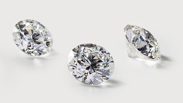 Первое и единственное: дизайнер Apple создал кольцо, которое полностью состоит из бриллианта