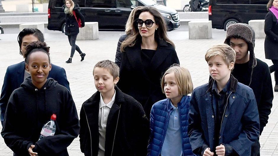 Сын Анджелины Джоли хочет уехать из США из-за скандалов родителей: интригующие детали
