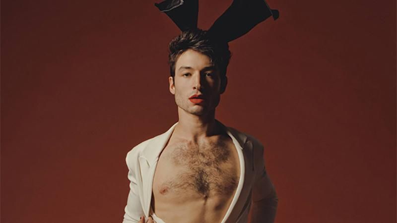 Актер Эзра Миллер принял участие в пикантной съемке для Playboy: провокационные фото