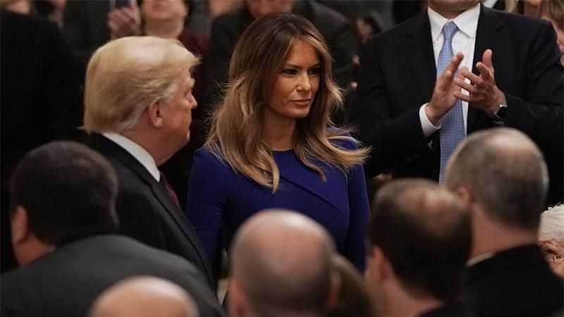Меланія Трамп підкреслила струнку фігуру стильною сукнею: фото Меланія Трамп підкреслила струнку фігуру стильною сукнею: фото